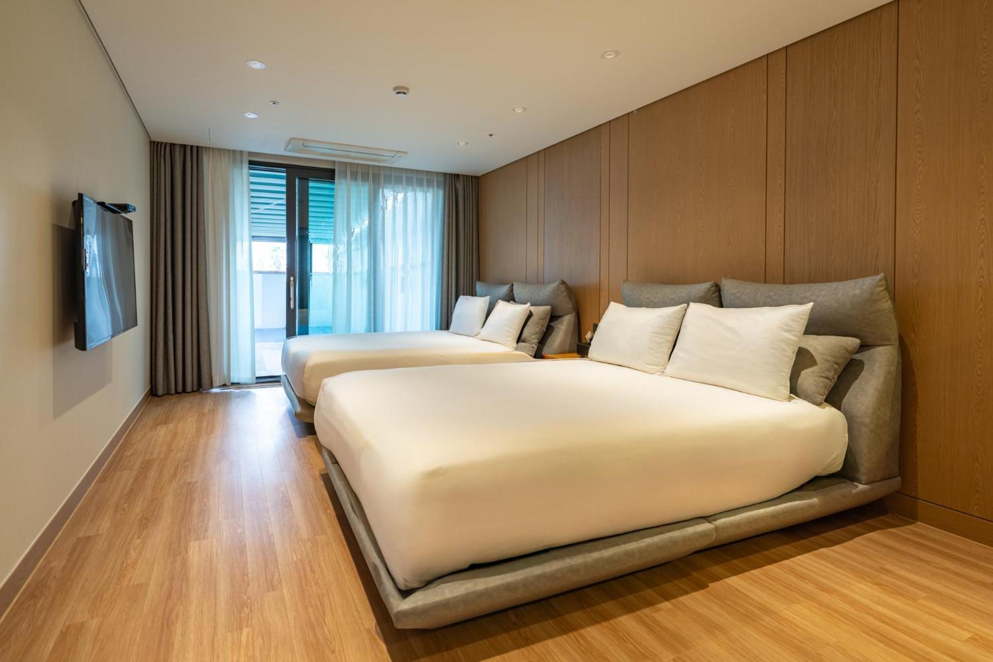 Jeju Attirance Hotel & Poolvilla Согвипхо Экстерьер фото